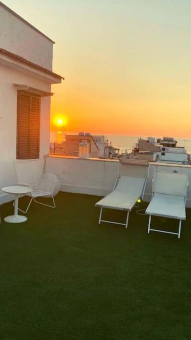 Attico Con Vista Mozzafiato A Due Passi Dal Mare Appartement